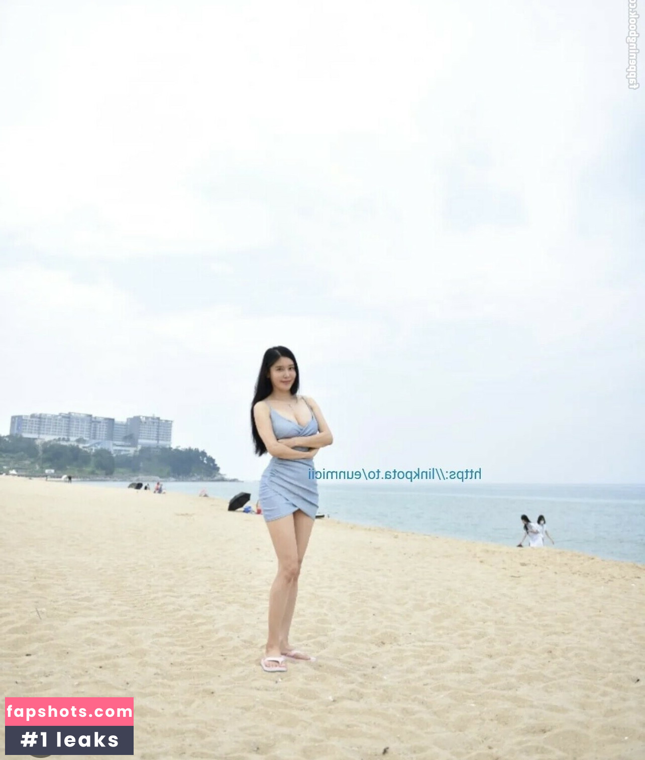 eunmicii nude babe gallery