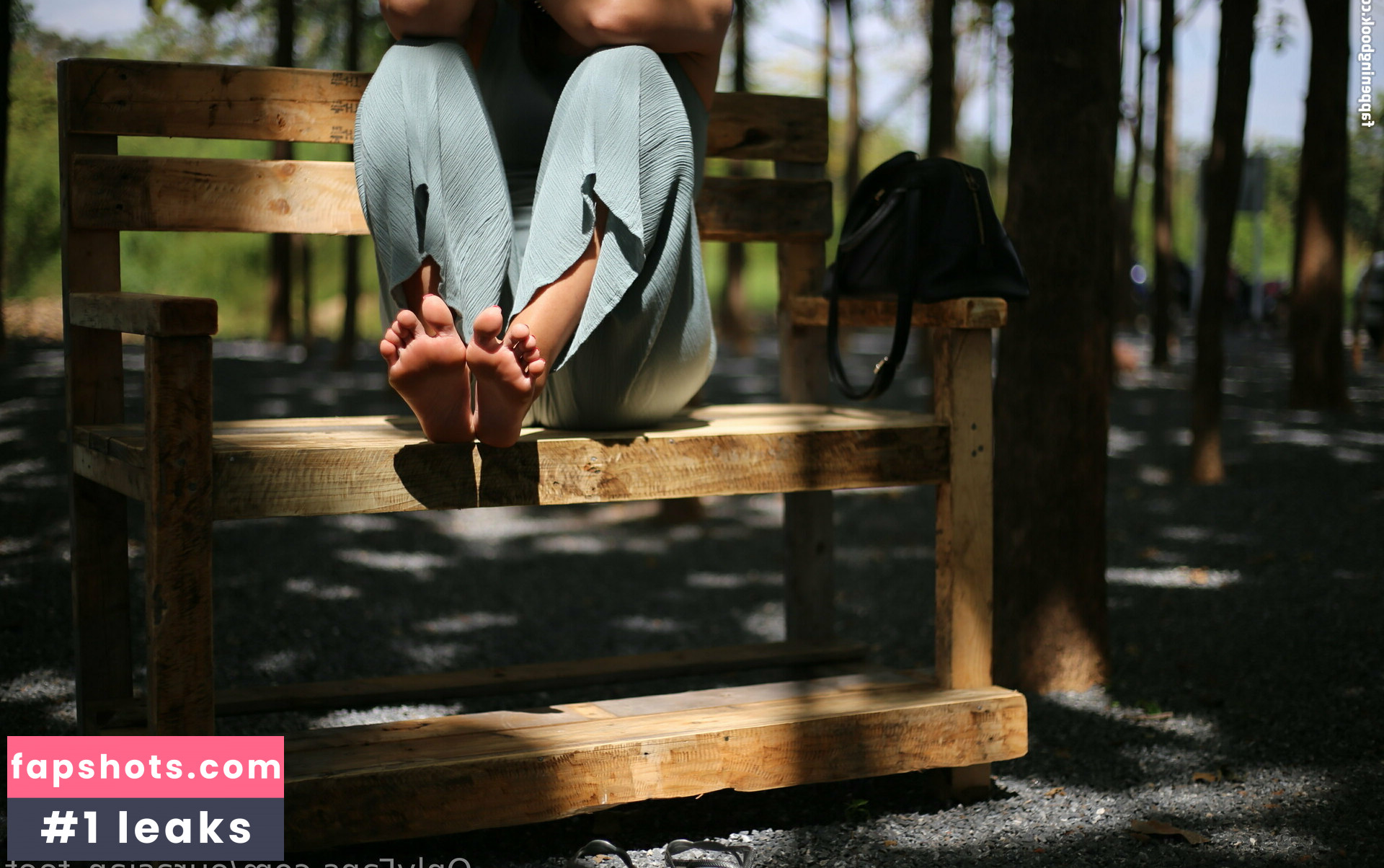 eurasian_feet gallery photo #15