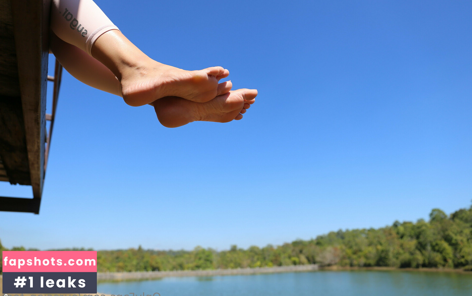 eurasian_feet gallery photo #19