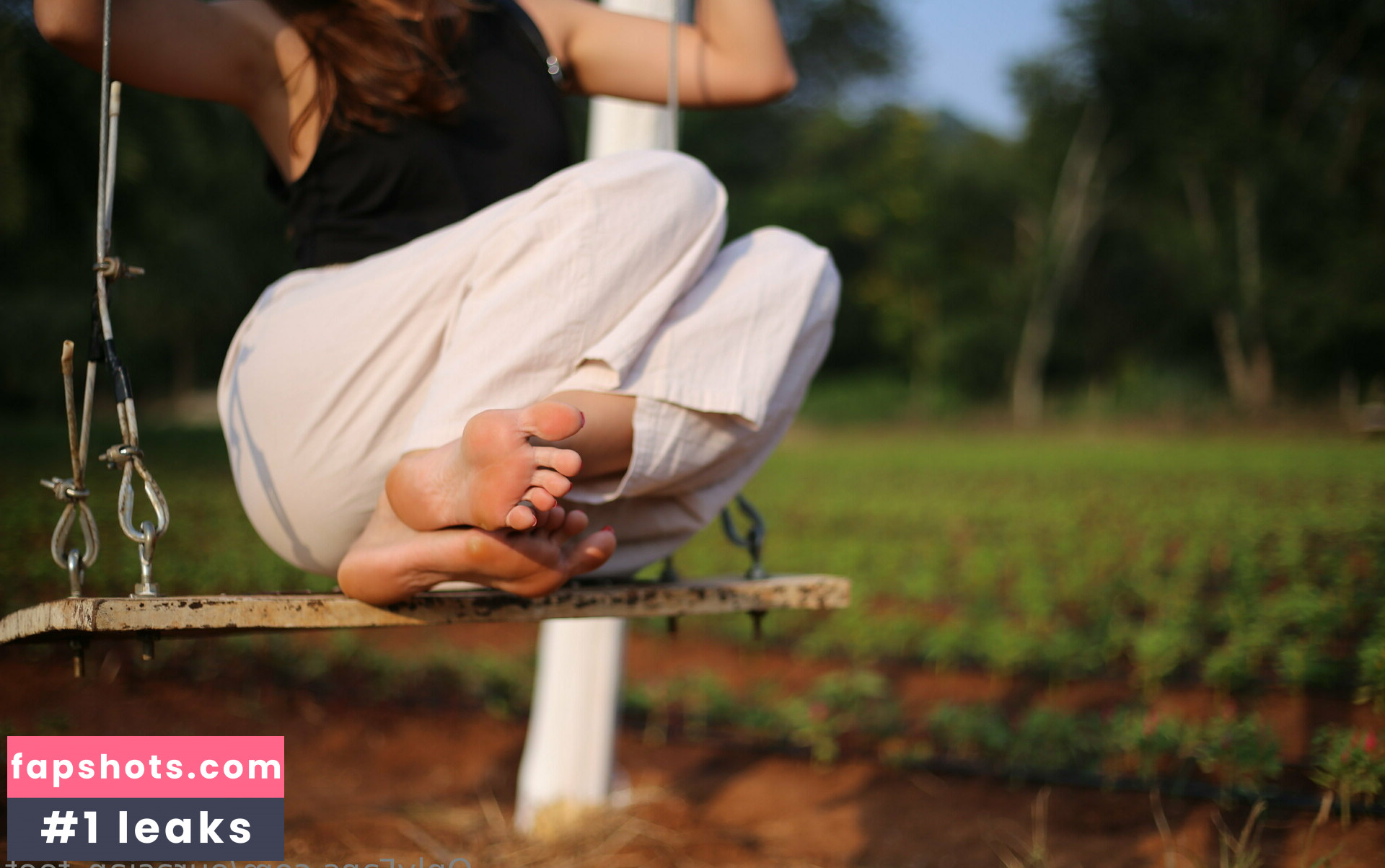 eurasian_feet gallery photo #24