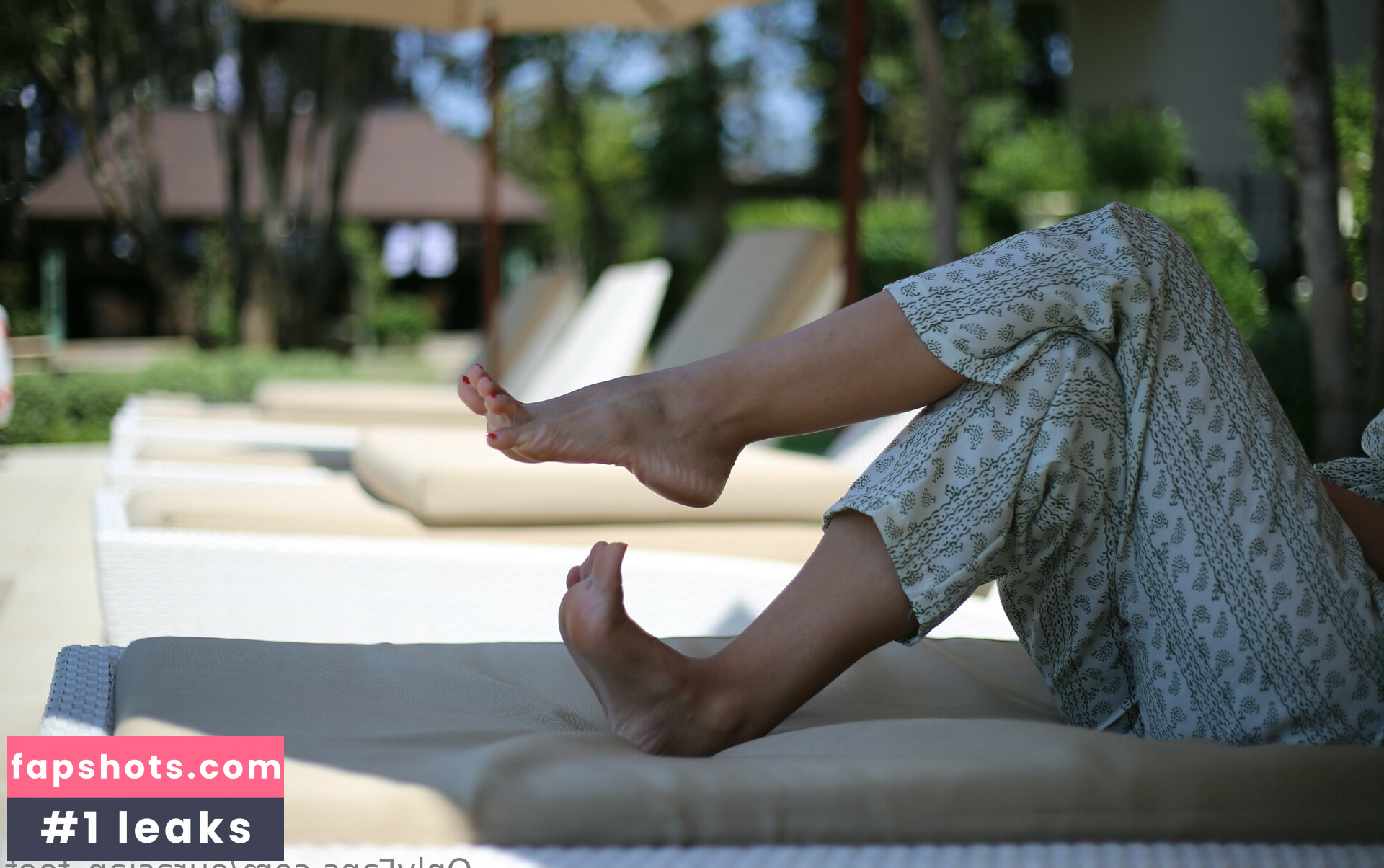 eurasian_feet gallery photo #33