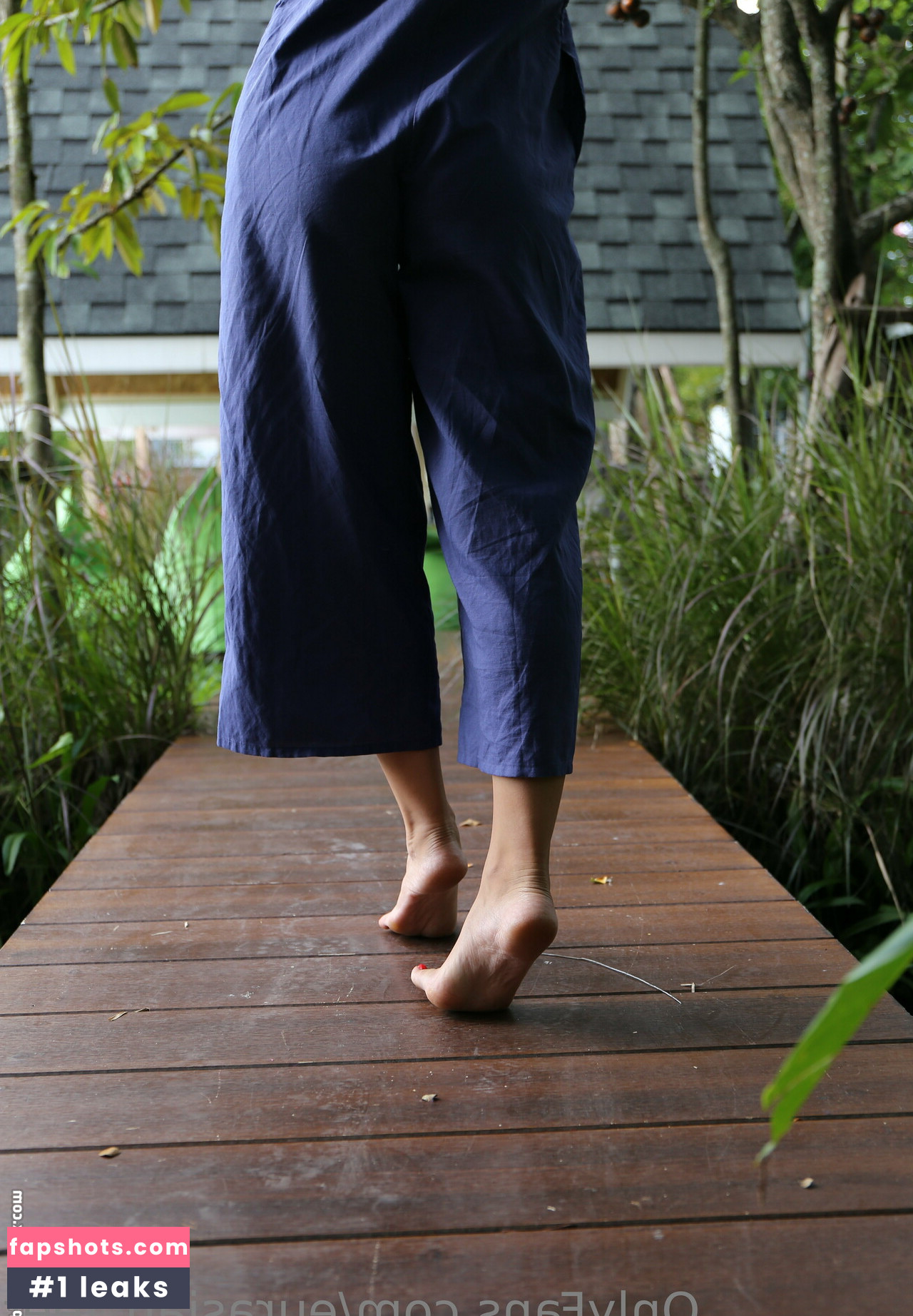 eurasian_feet gallery photo #34