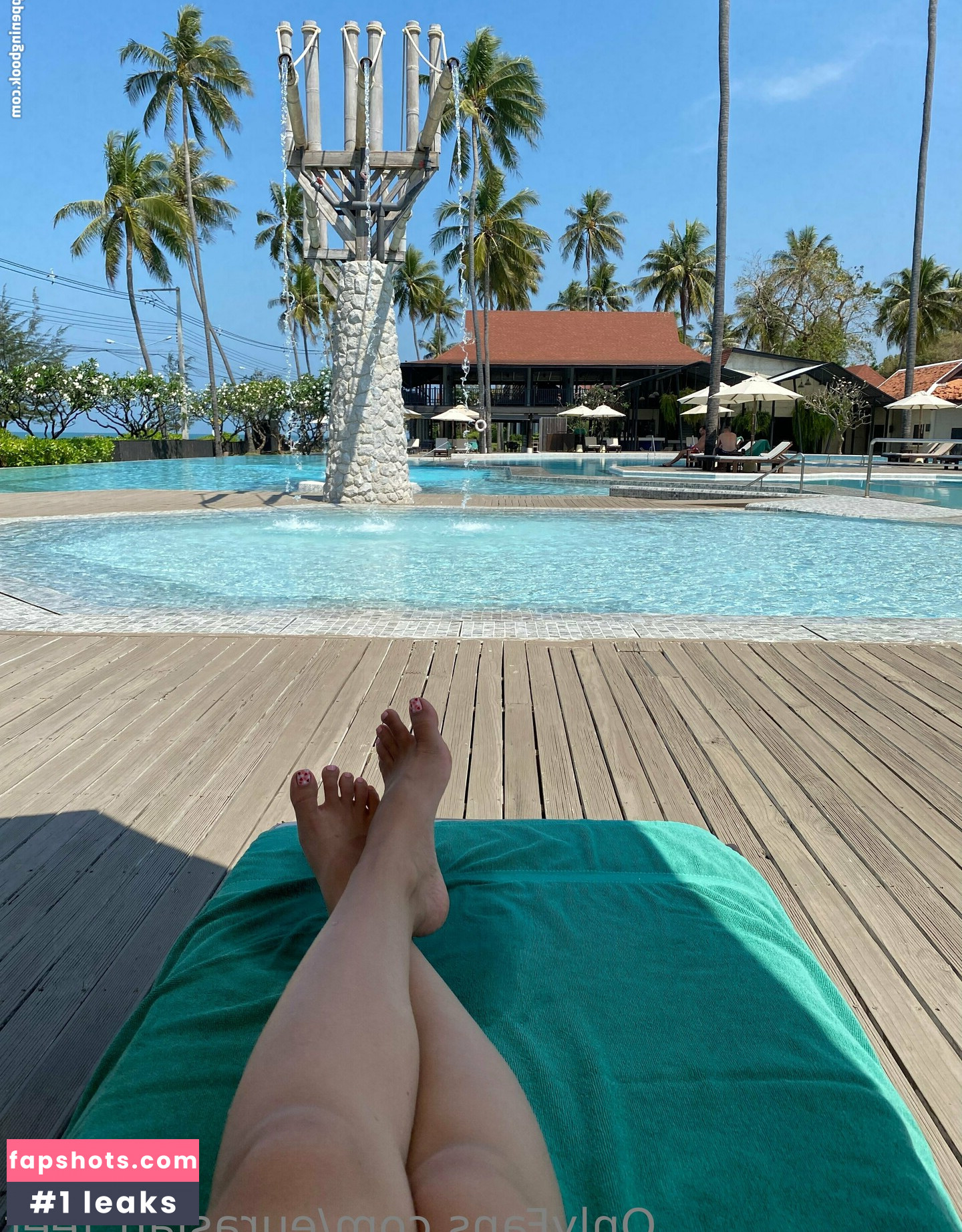 eurasian_feet gallery photo #53