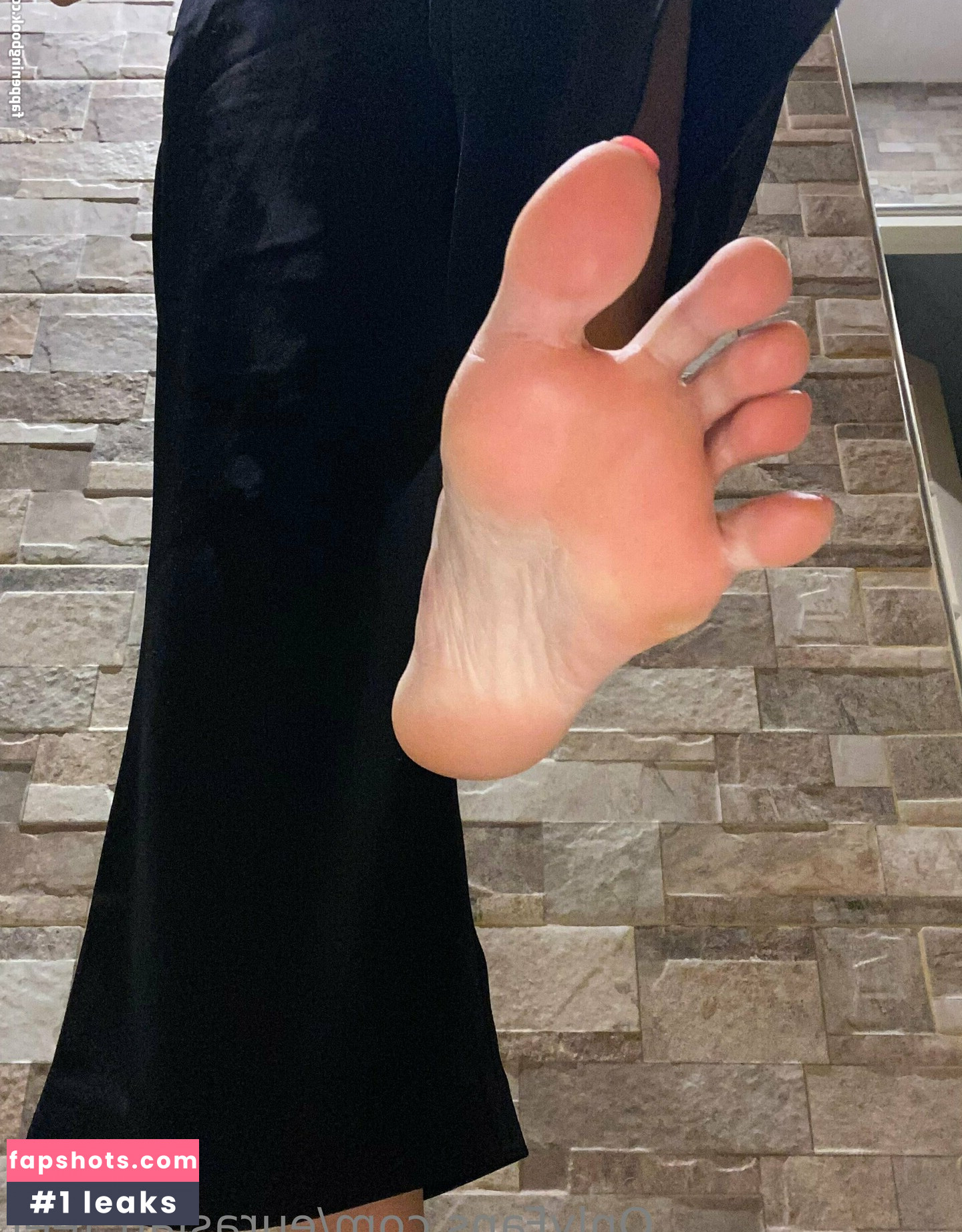 eurasian_feet gallery photo #70