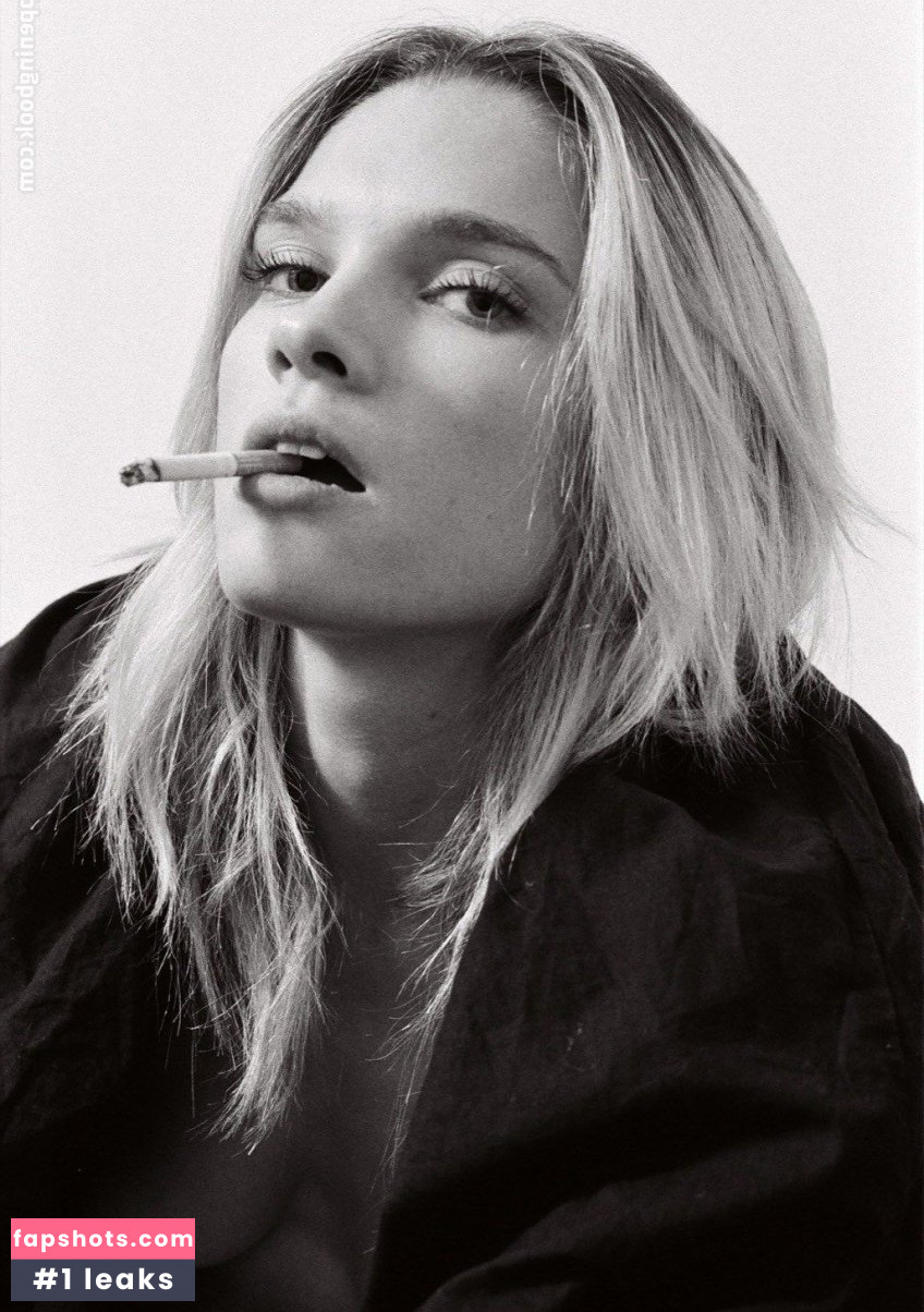 Eva Biechy gallery photo #99