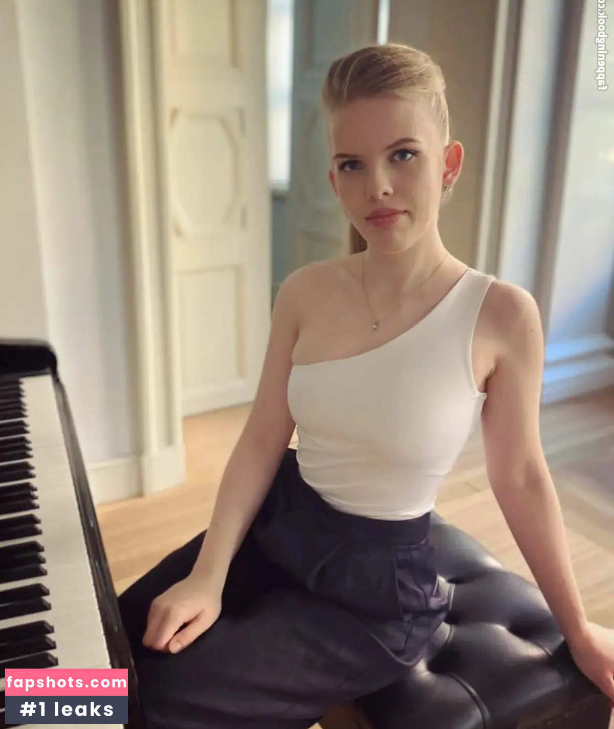 Eva Gevorgyan gallery photo #28