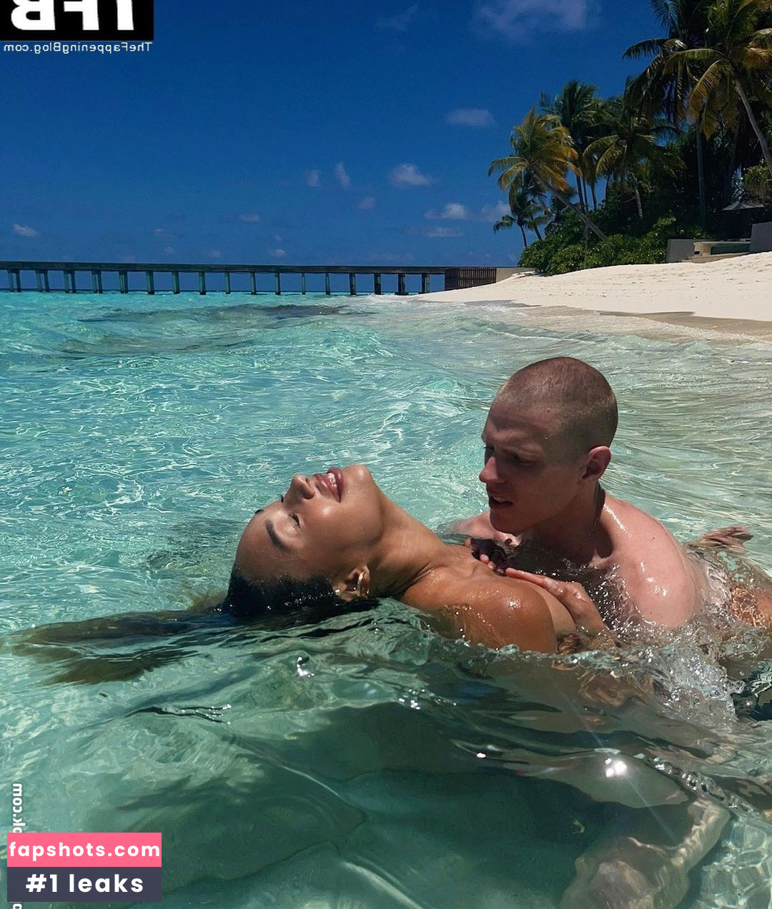 Eva Gutowski gallery photo #32