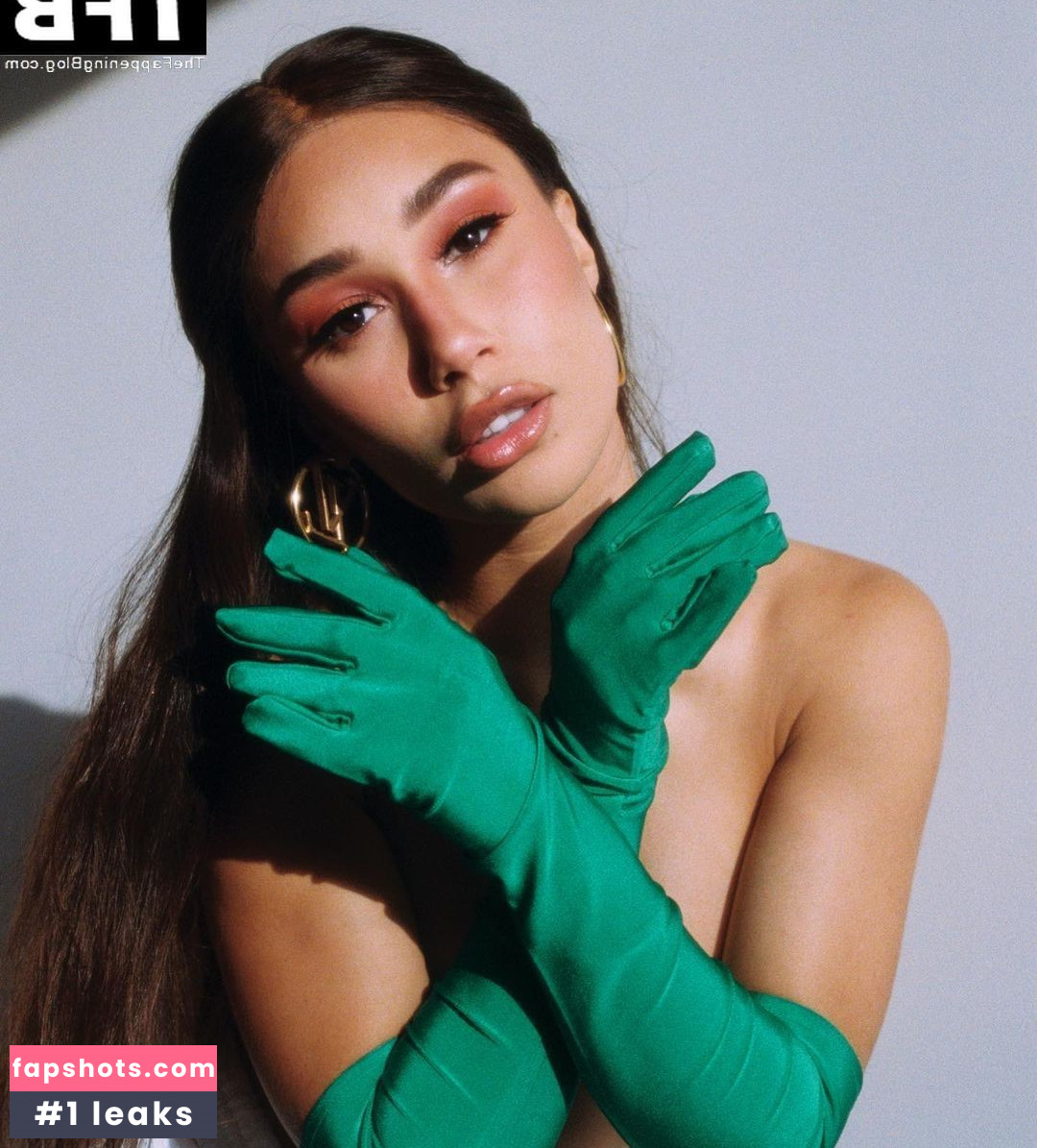 Eva Gutowski gallery photo #59