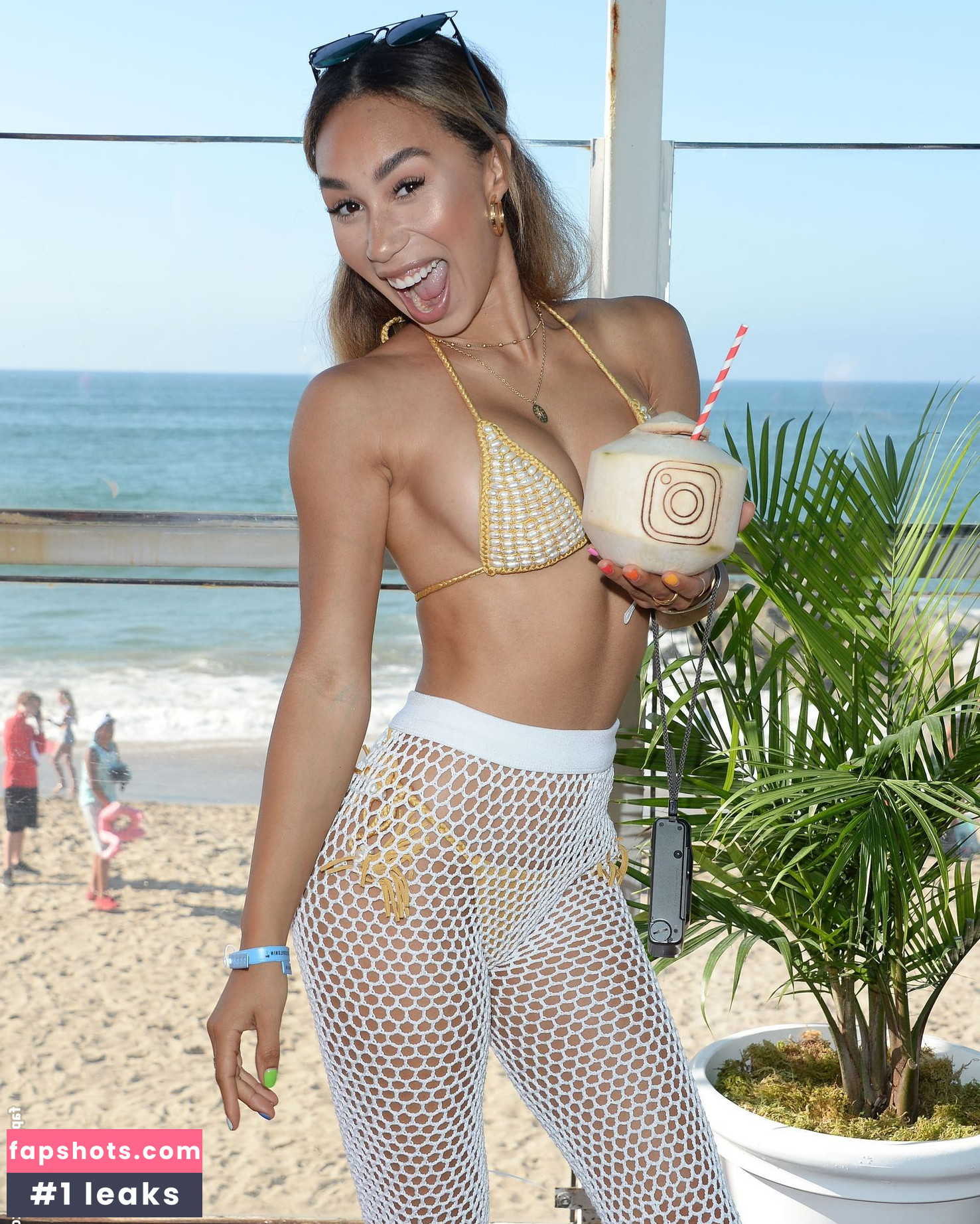 Eva Gutowski gallery photo #75