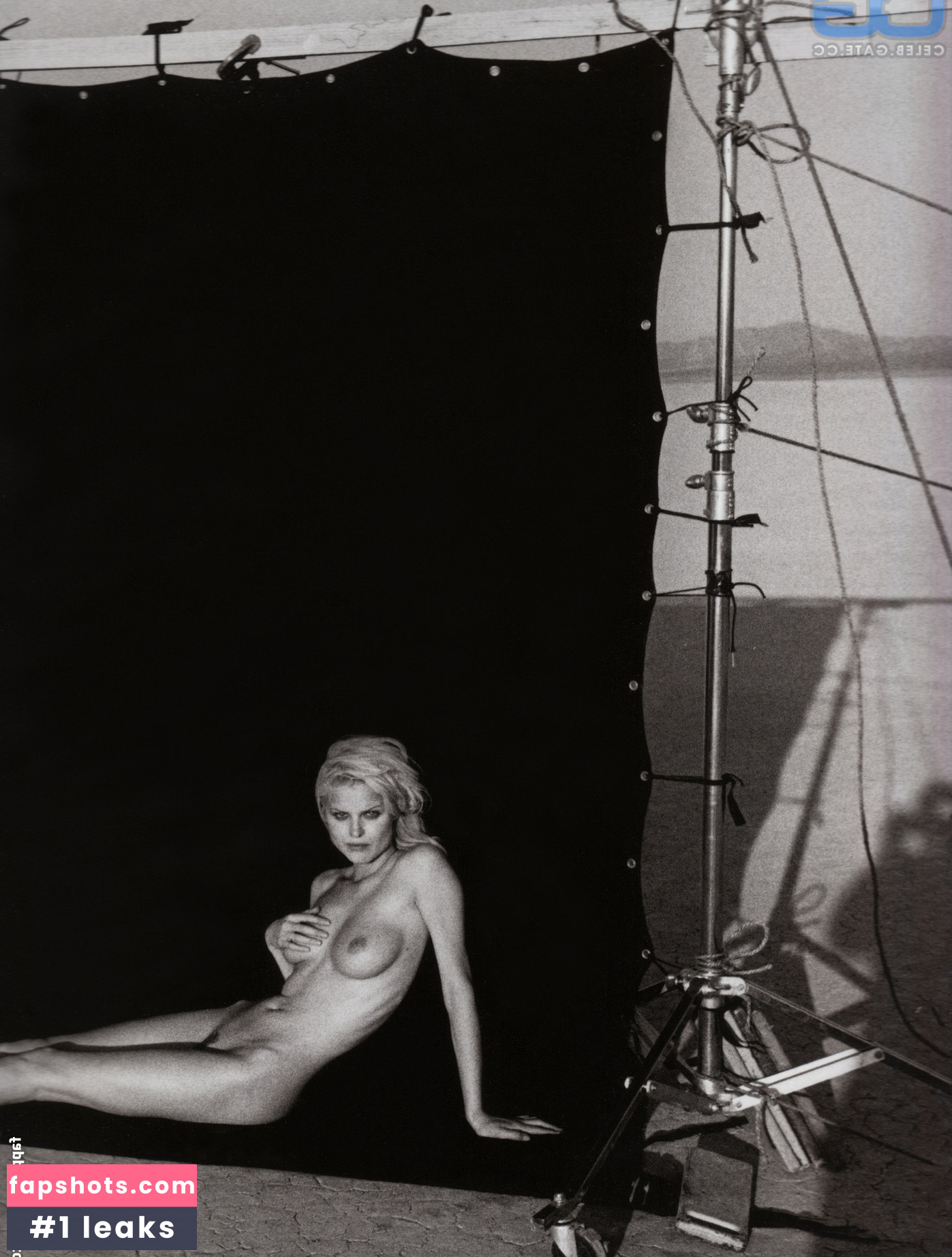 Eva Herzigova gallery photo #18