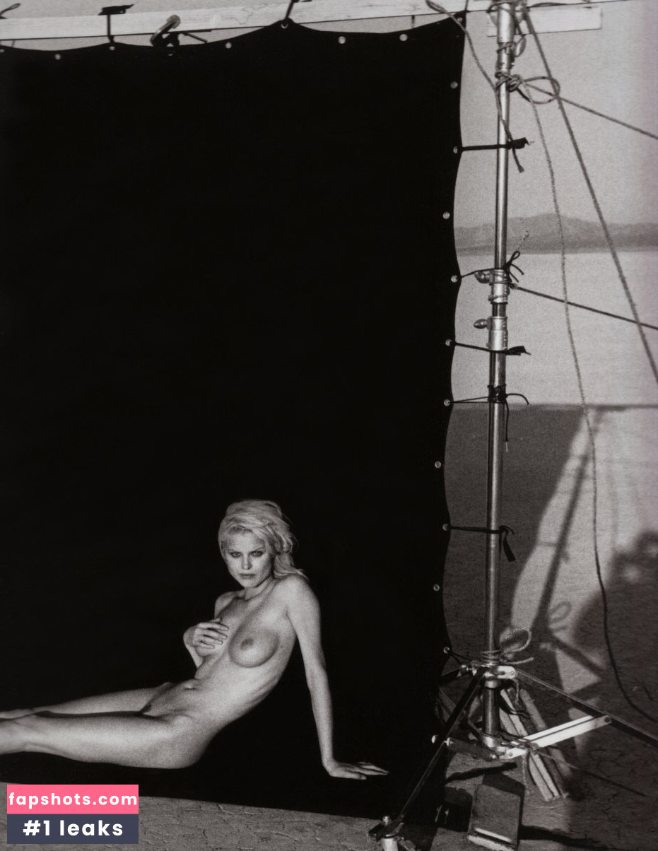 Eva Herzigova gallery photo #87