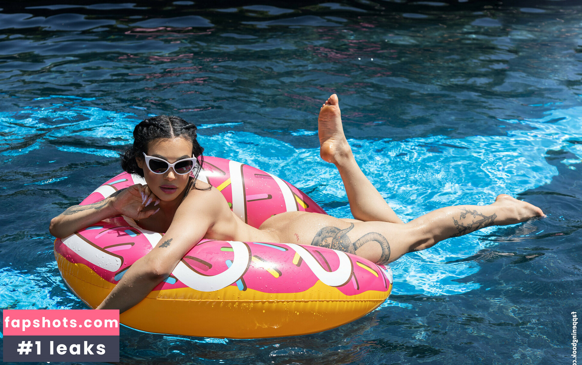 Eva Maxim gallery photo #150