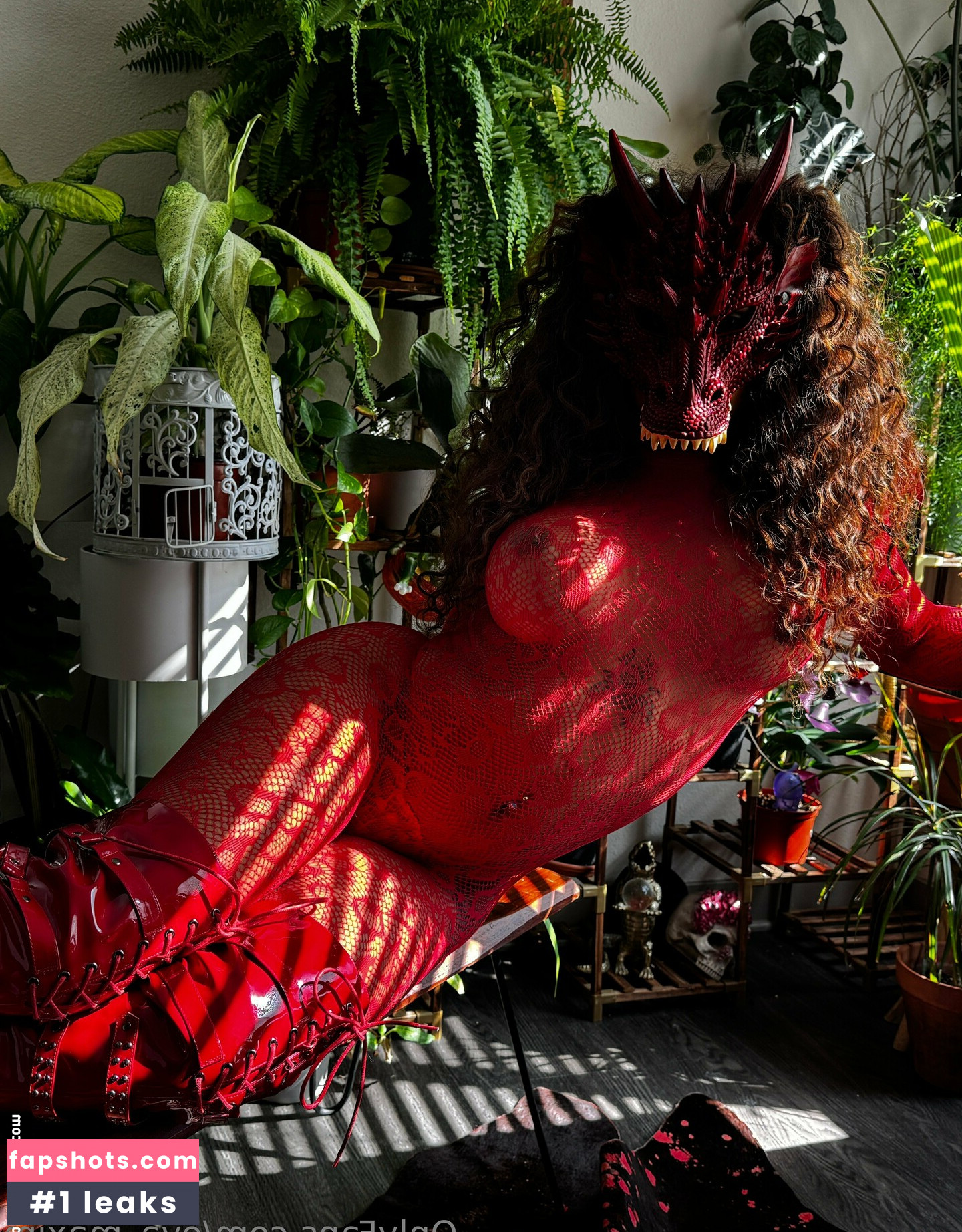 Eva Maxim gallery photo #40