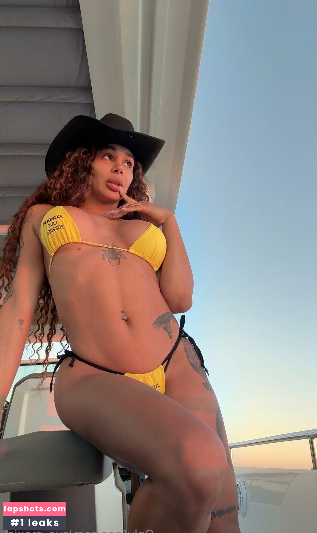 Eva Maxim gallery photo #43