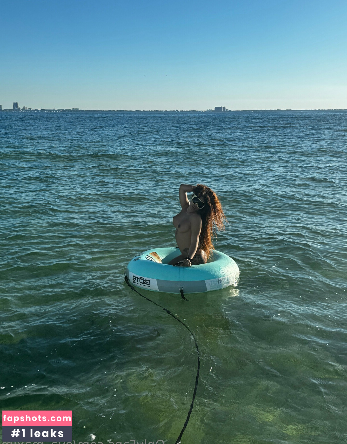 Eva Maxim gallery photo #53