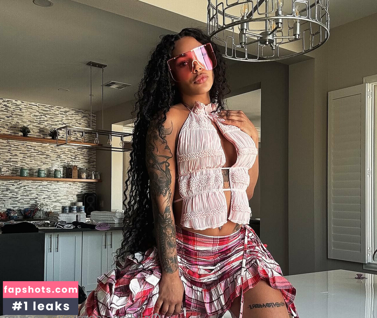 Eva Maxim gallery photo #9