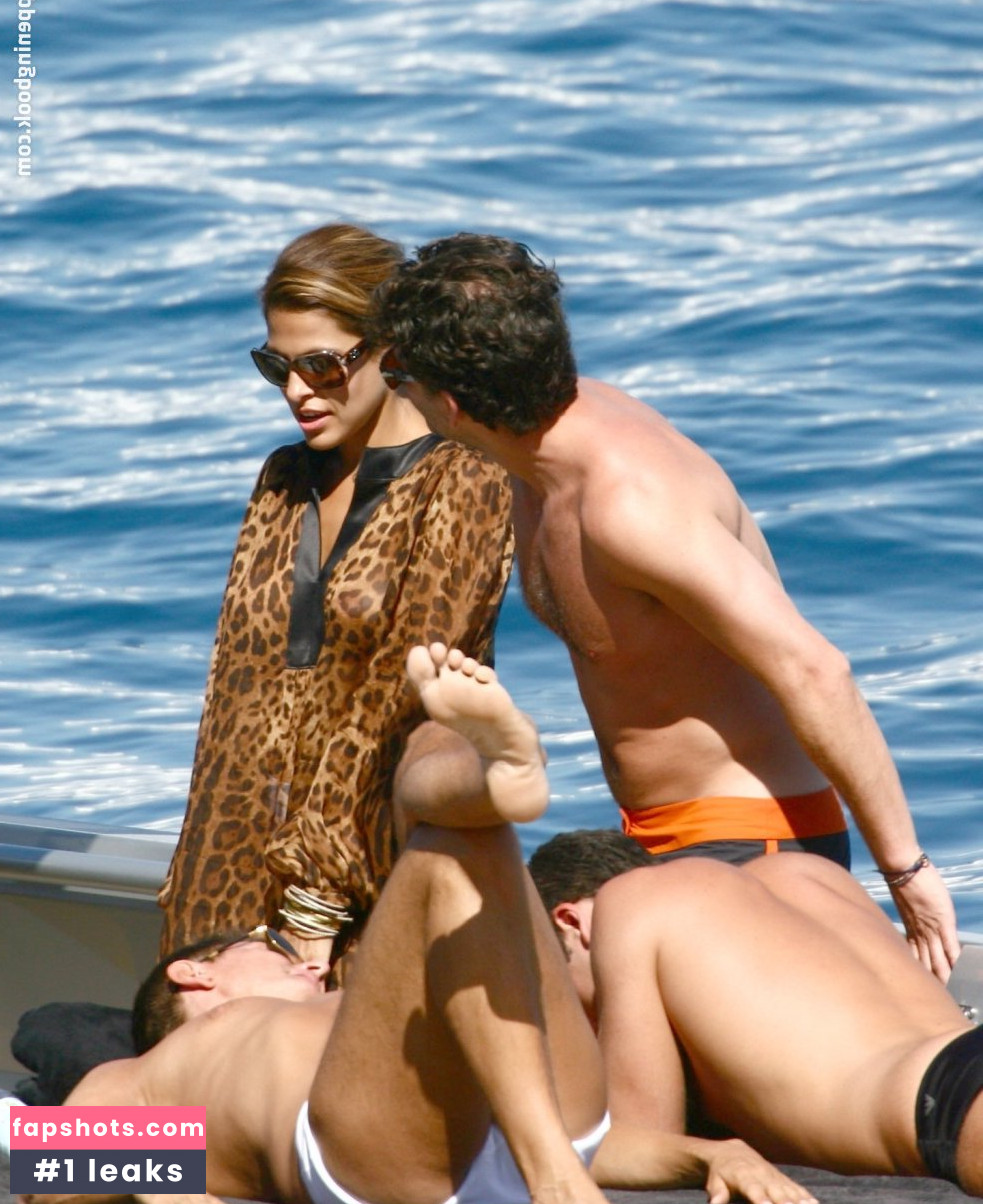 Eva Mendes gallery photo #189