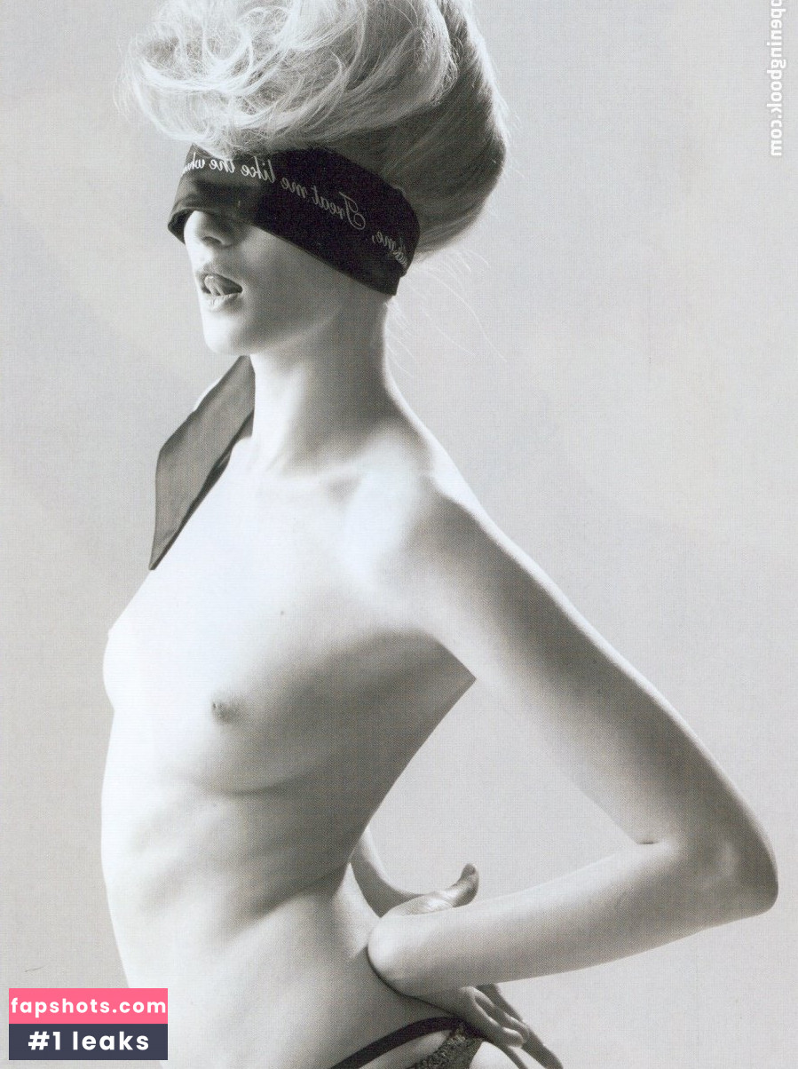 Eva Riccobono gallery photo #38