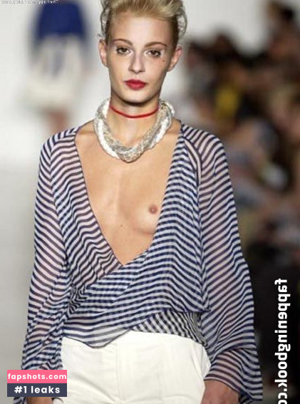 Eva Riccobono gallery photo #5