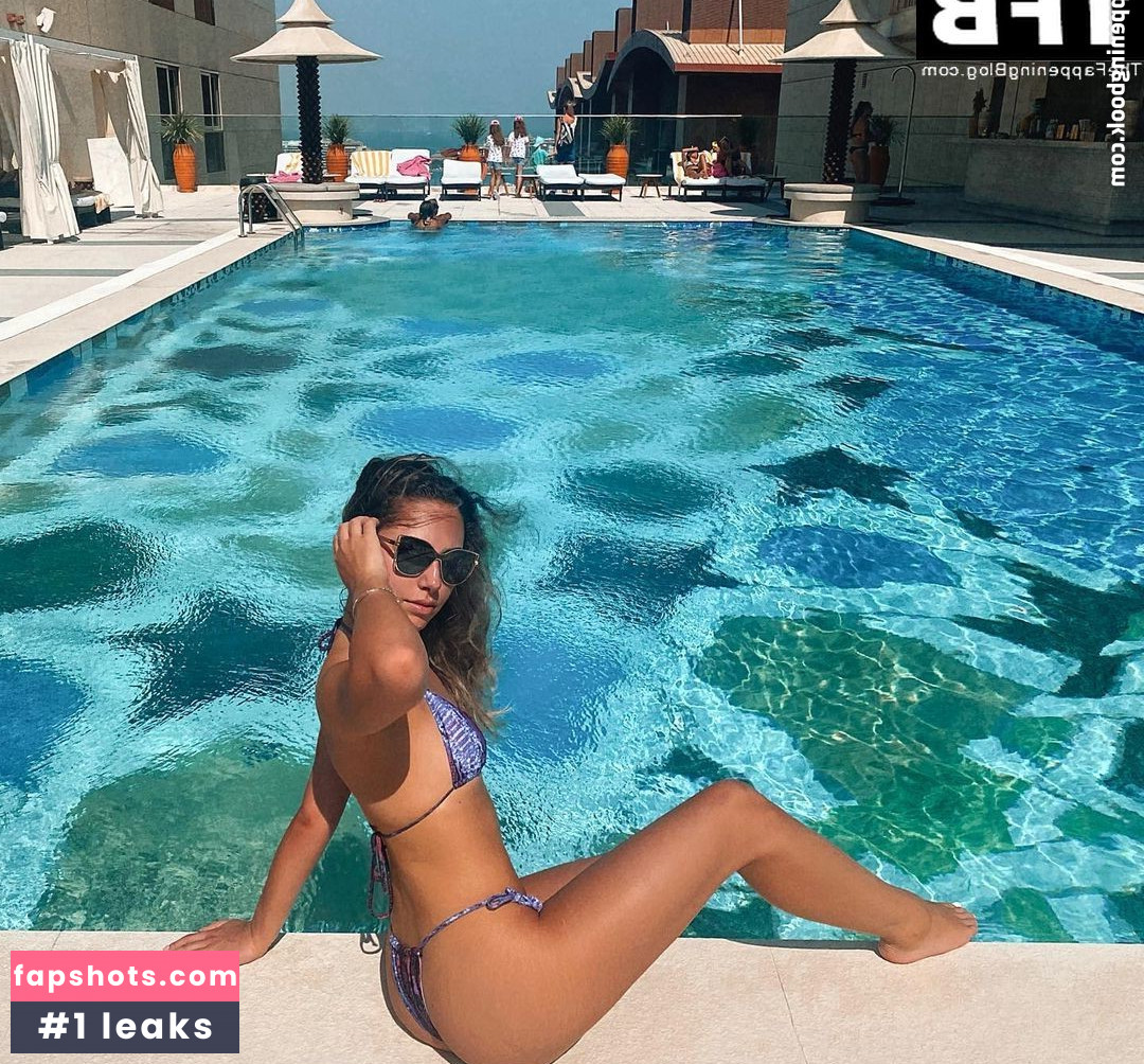 Eva Zapico gallery photo #2