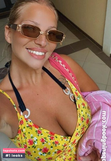 Eve Dapic gallery photo #30