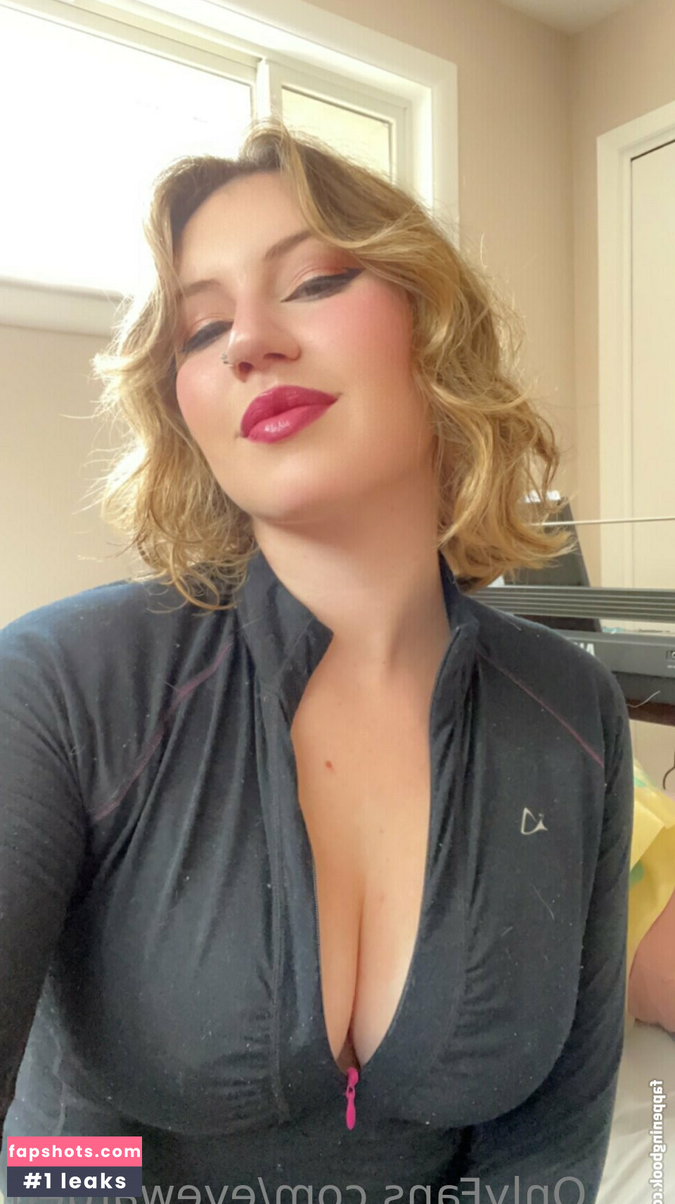 Eve Warden gallery photo #23