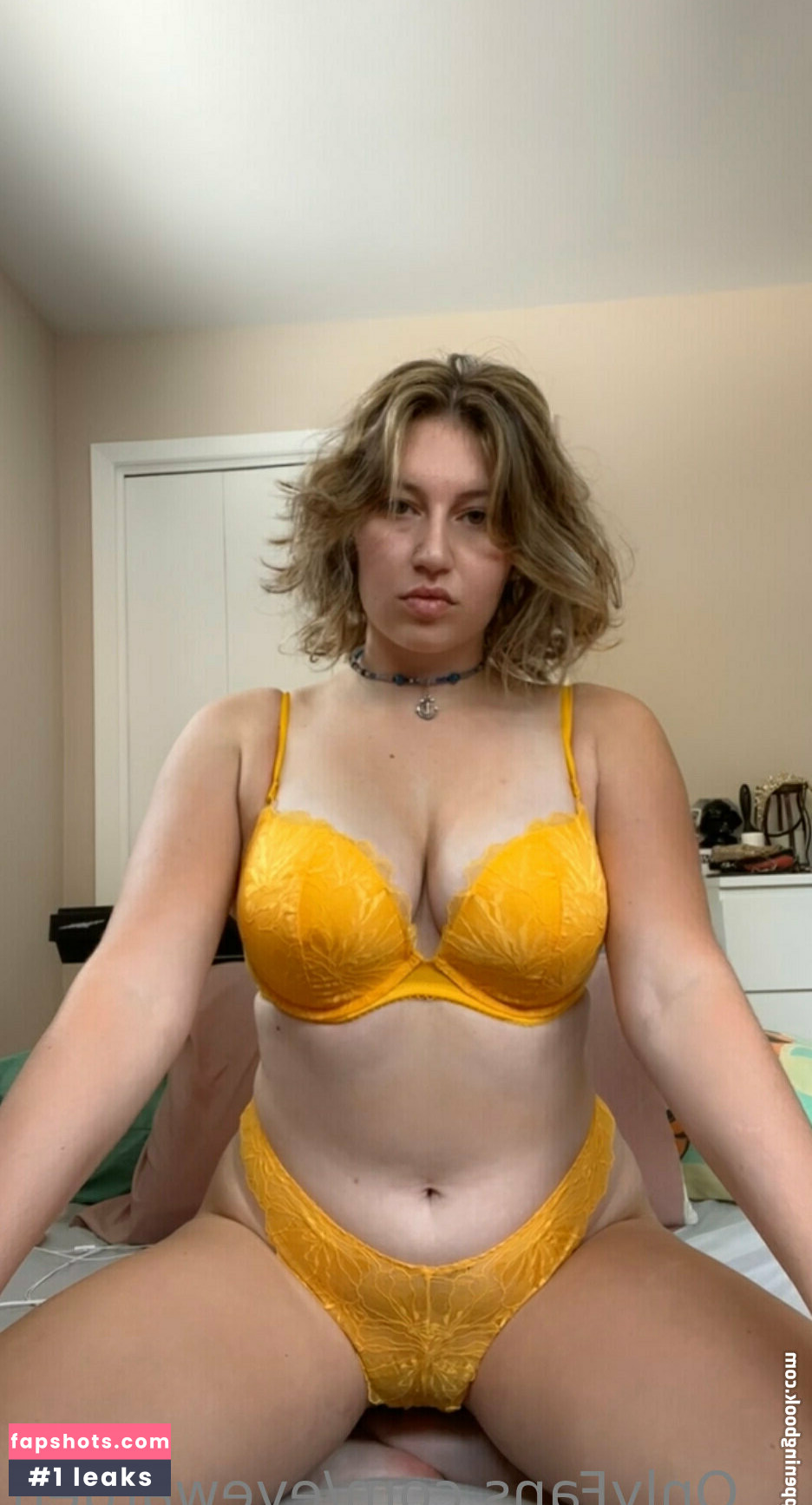 Eve Warden gallery photo #36