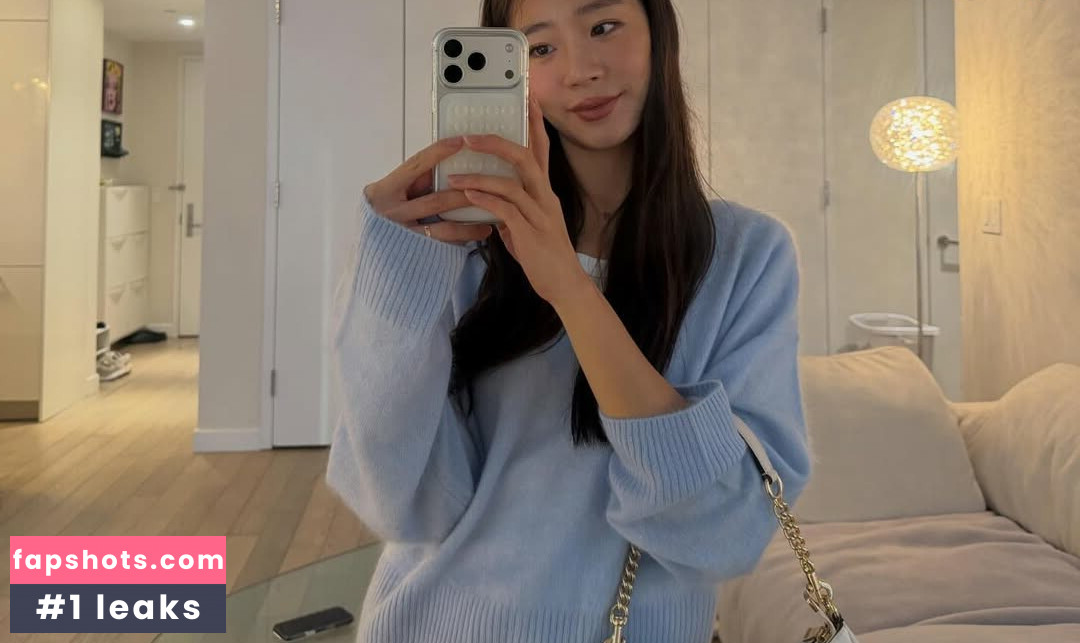 Evelyn Ha gallery photo #2