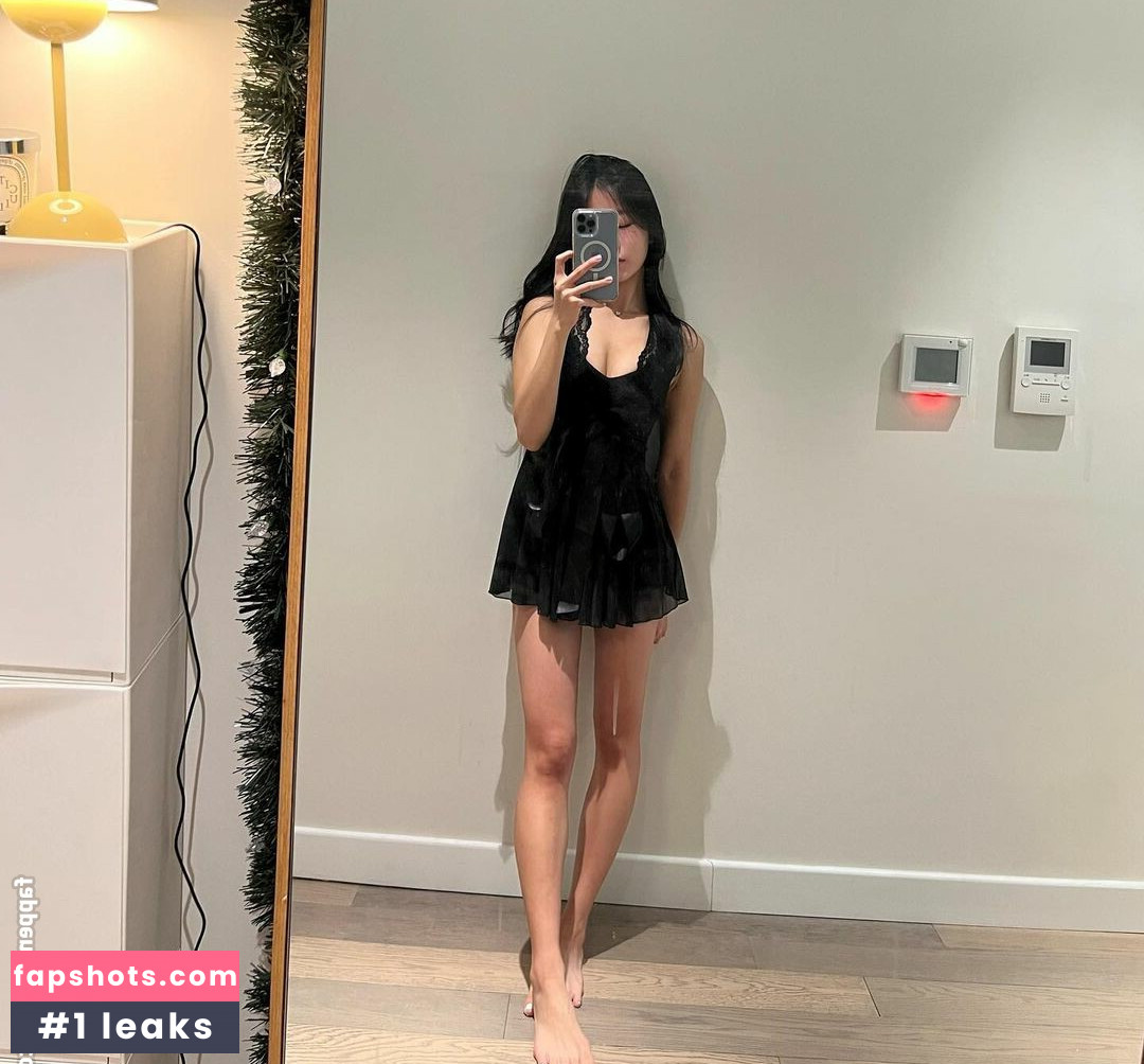 Evelyn Ha gallery photo #16