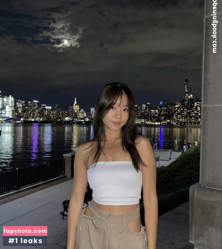 Evelyn Ha gallery photo #18