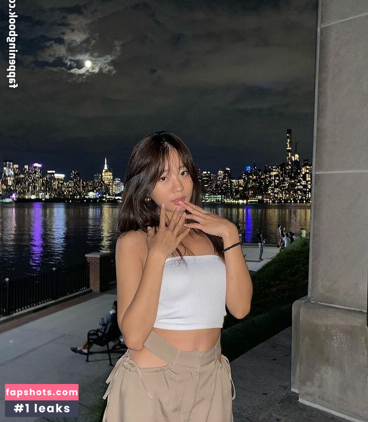 Evelyn Ha gallery photo #19