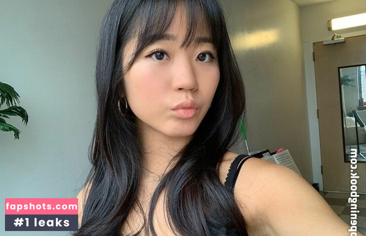 Evelyn Ha gallery photo #22