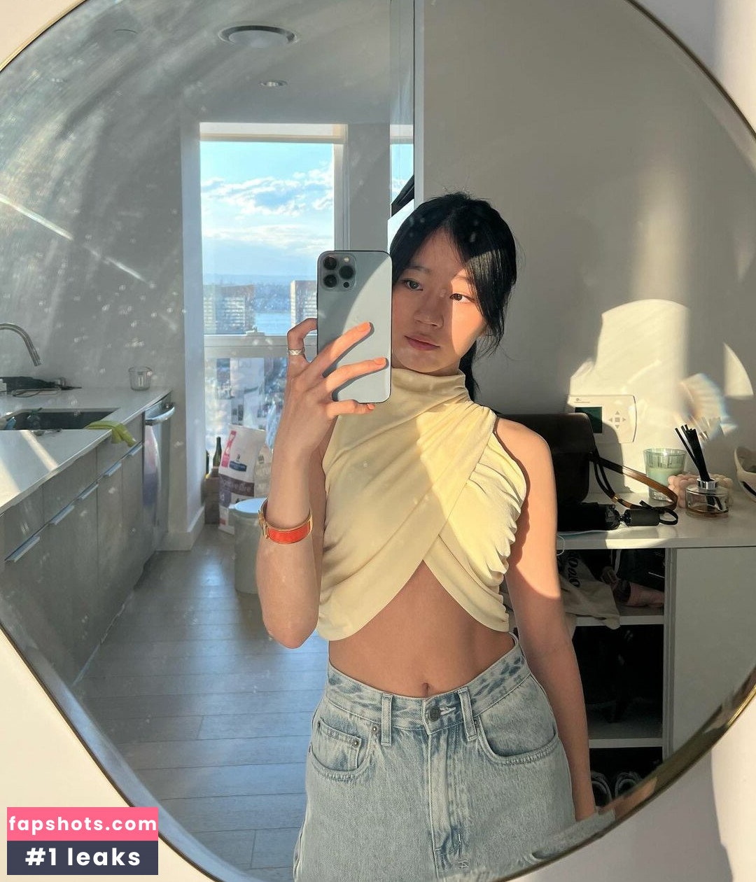 Evelyn Ha gallery photo #23