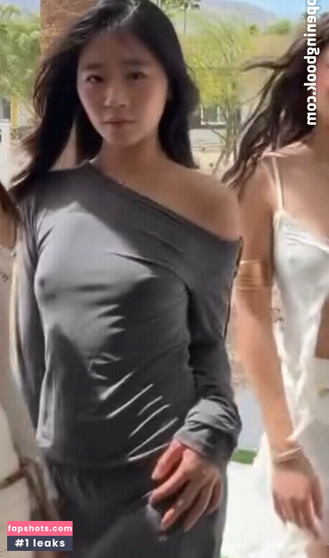 Evelyn Ha gallery photo #10