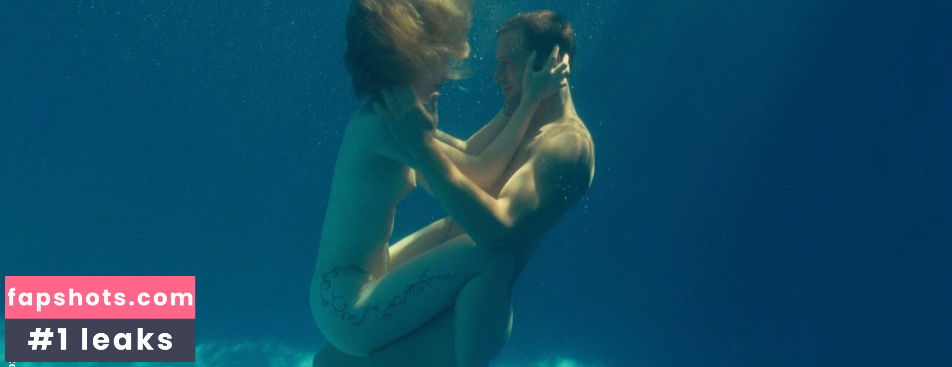 Evelyne Brochu gallery photo #2