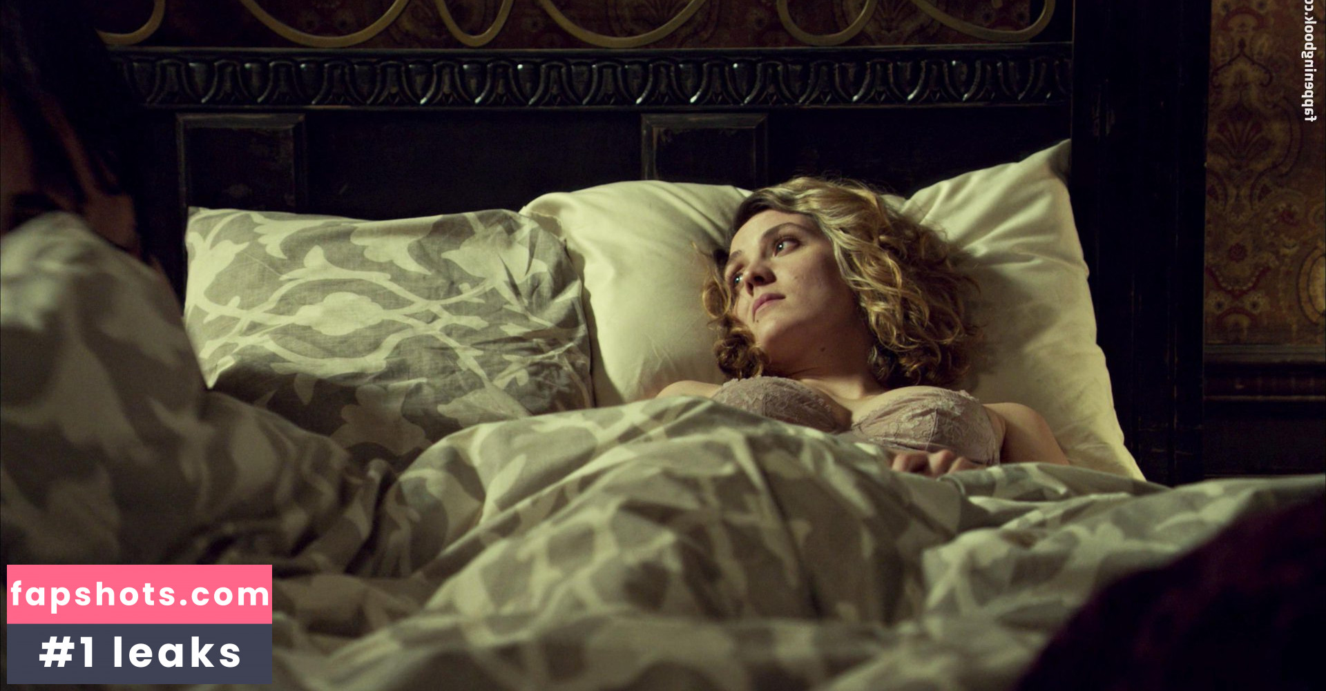 Evelyne Brochu gallery photo #17