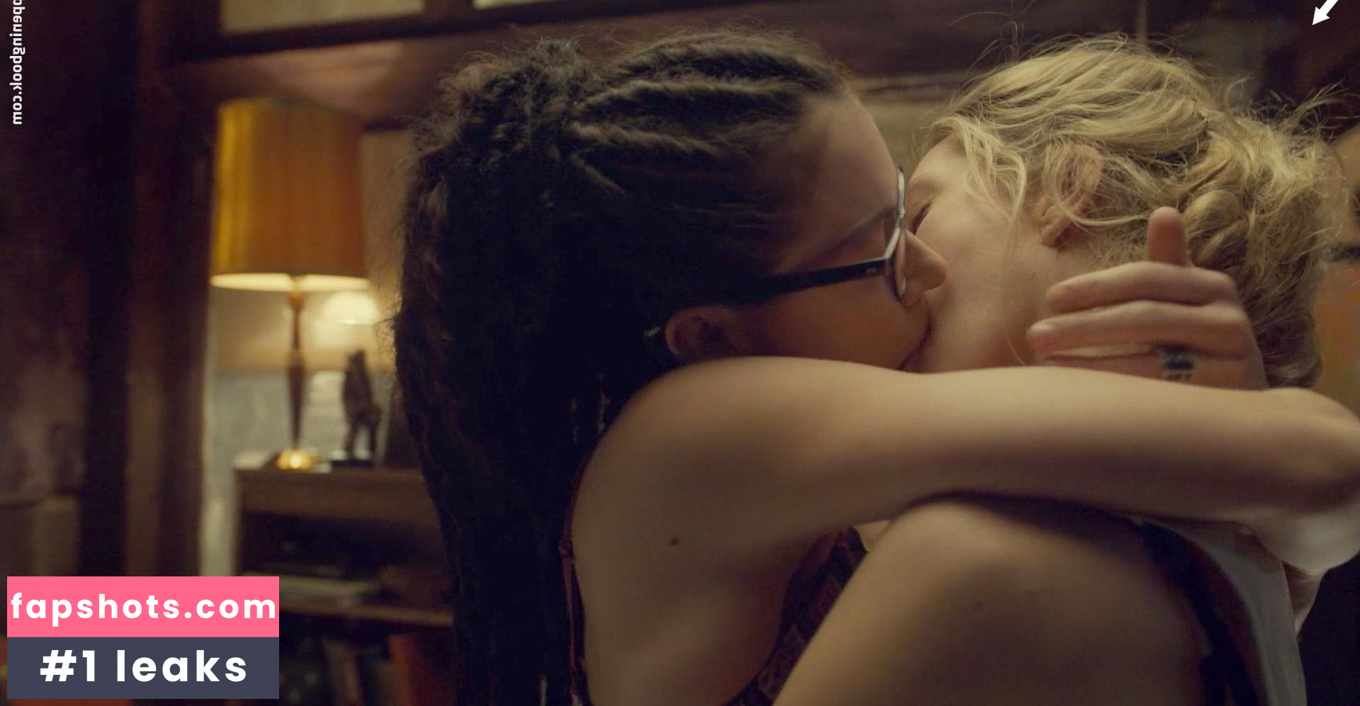 Evelyne Brochu gallery photo #19