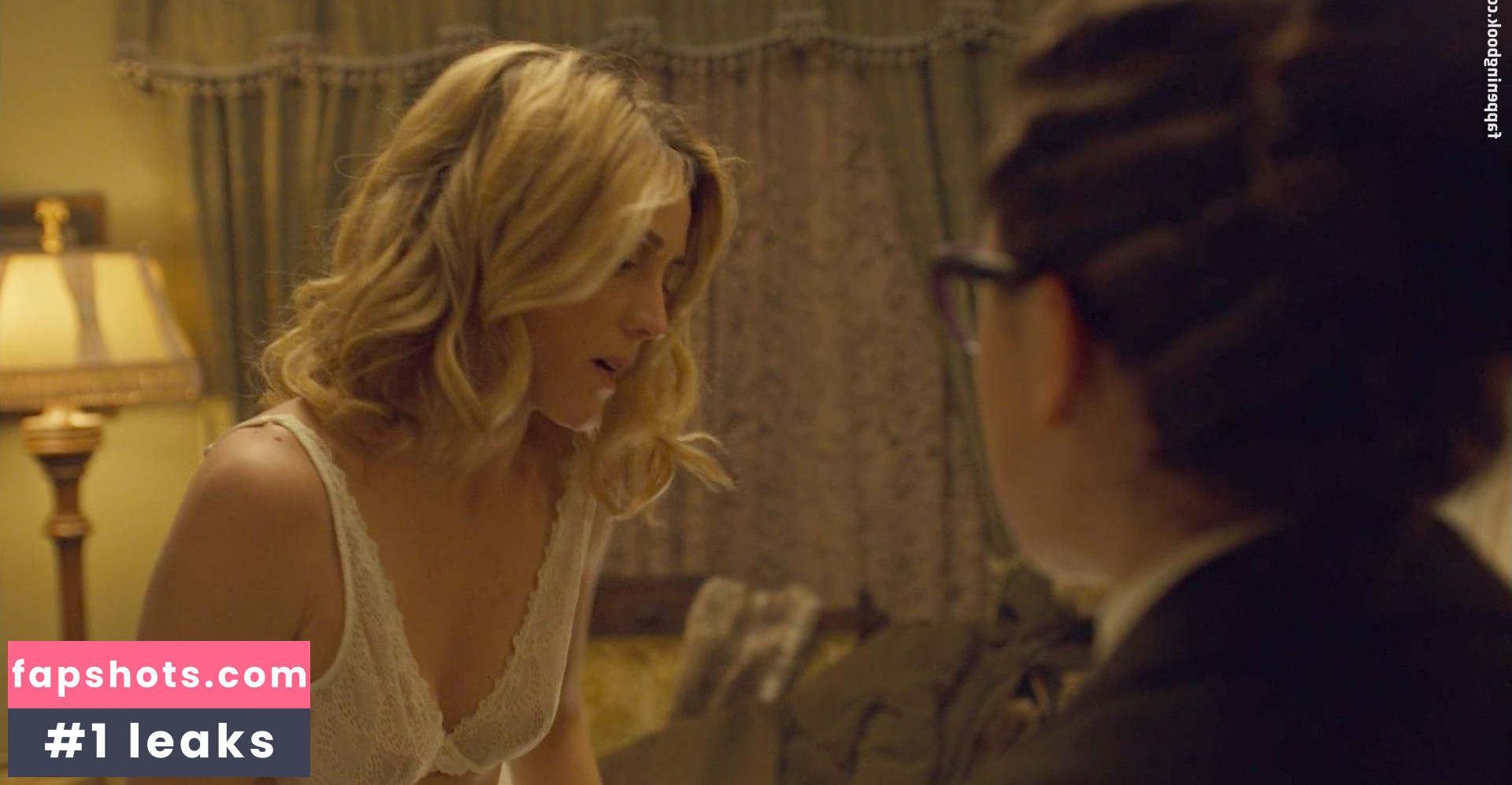 Evelyne Brochu gallery photo #20