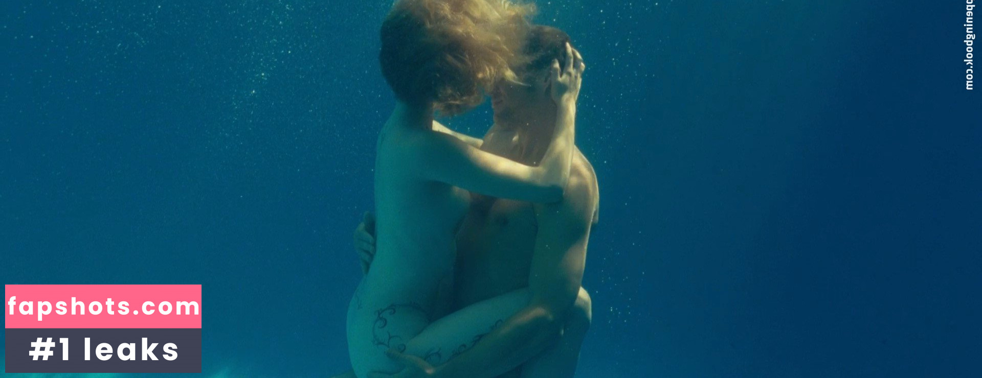 Evelyne Brochu gallery photo #3