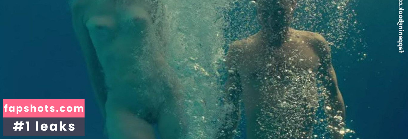 Evelyne Brochu gallery photo #30