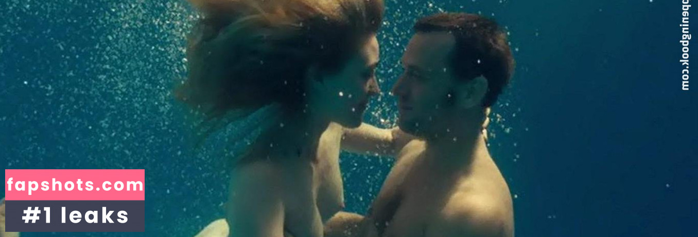 Evelyne Brochu gallery photo #33