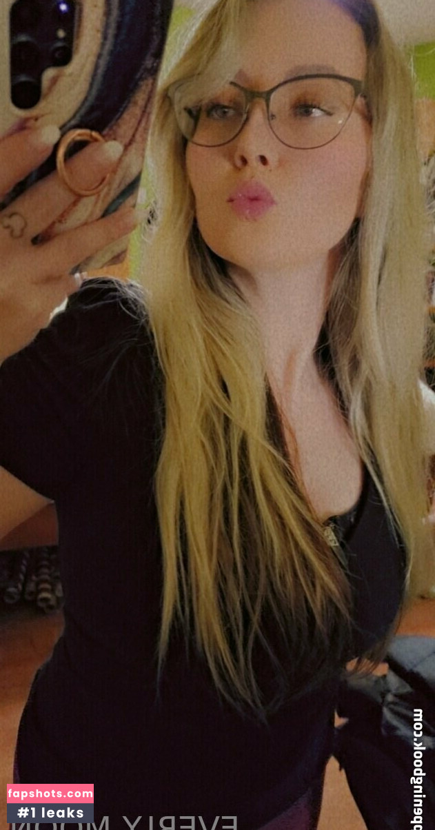 everlymoon Nude Leaks OnlyFans Photos #18 - LeakJerk