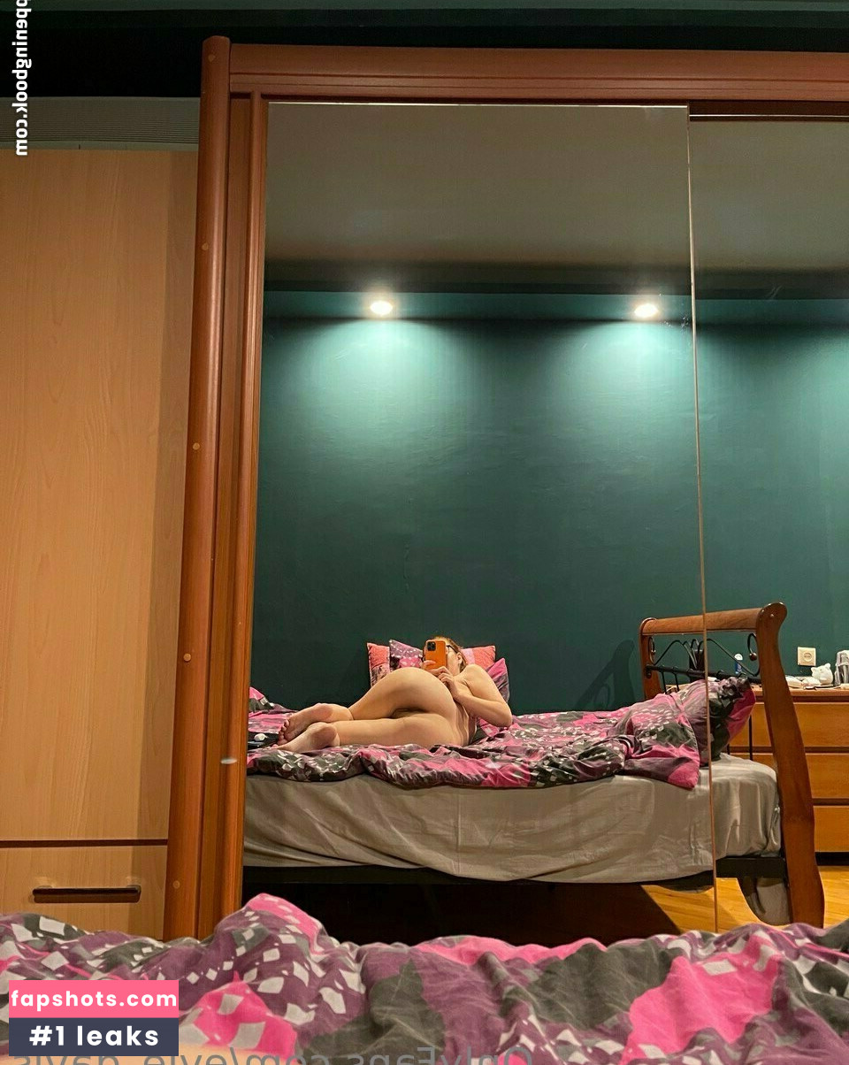 Evie Davis gallery photo #9