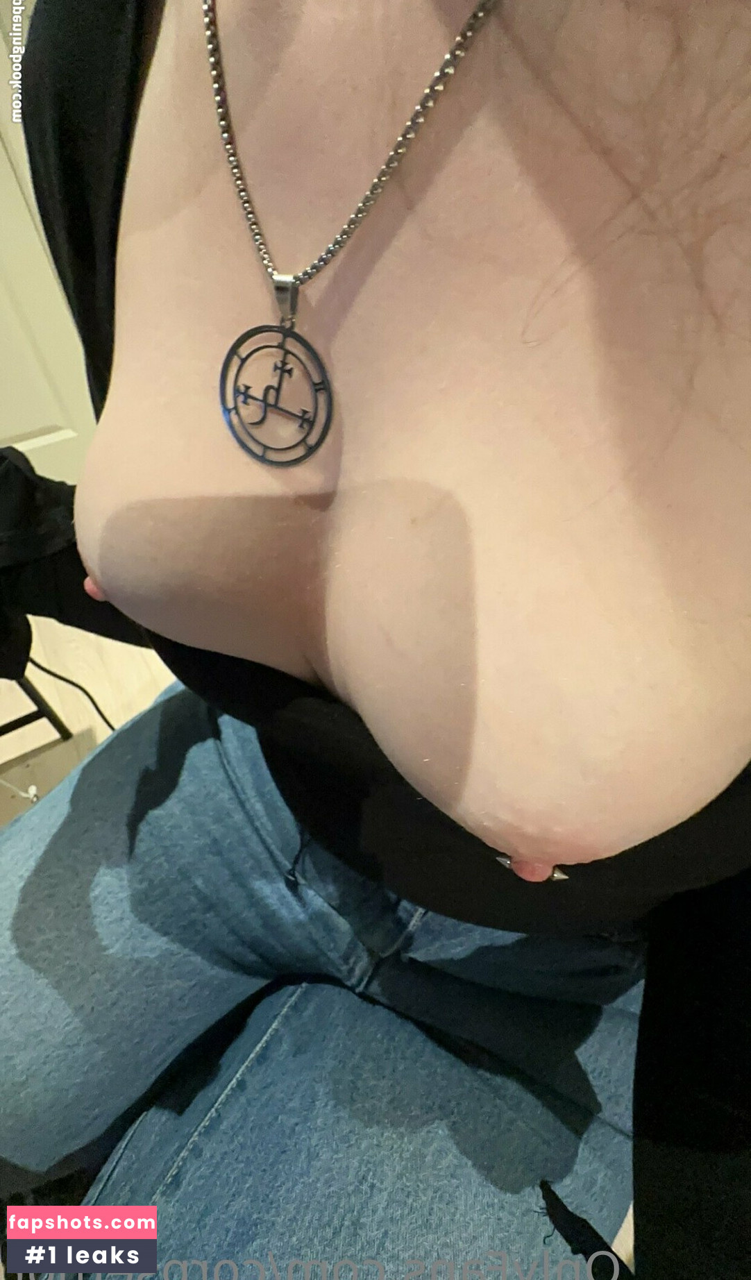 Evie gallery photo #3