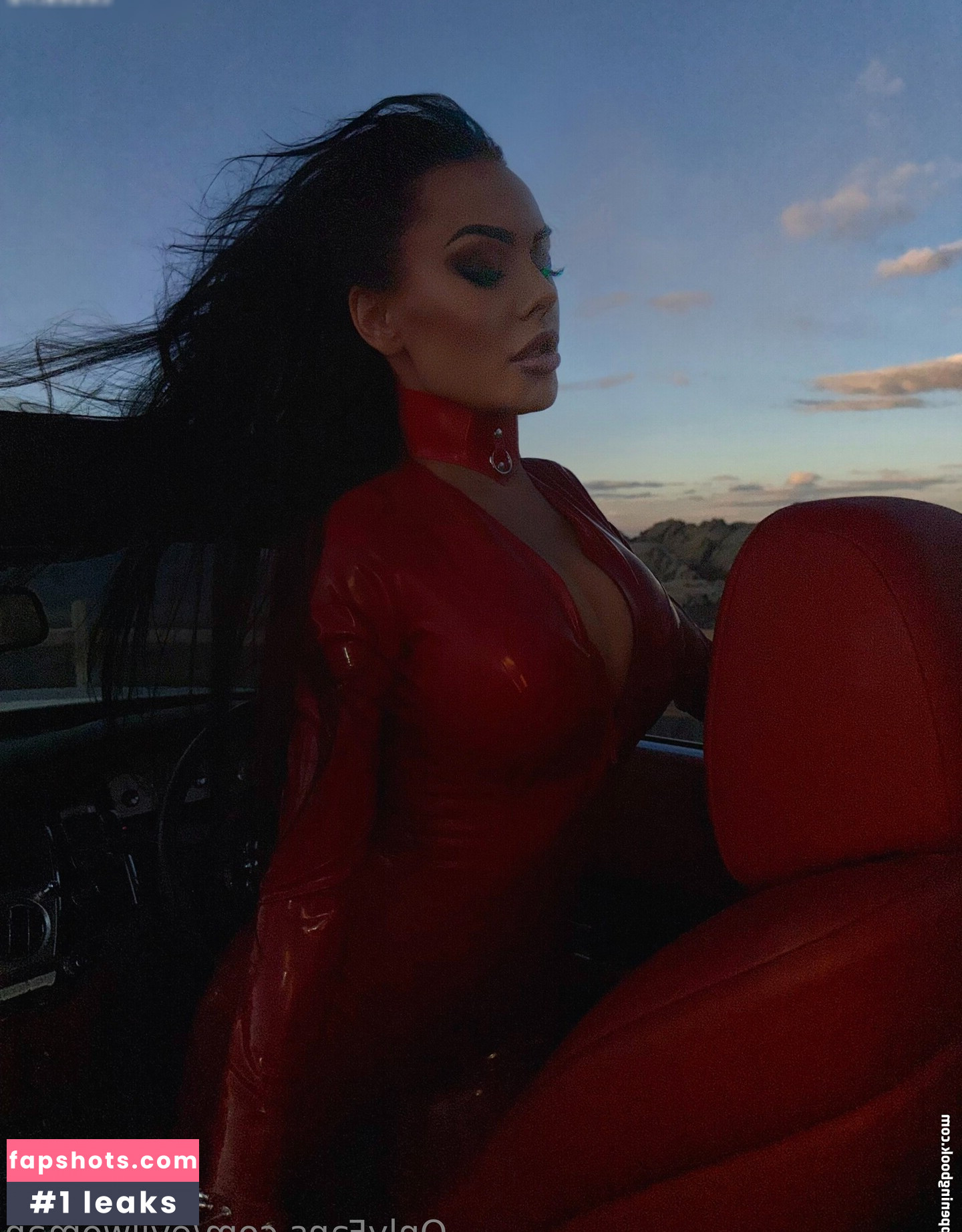 Evil Woman gallery photo #37