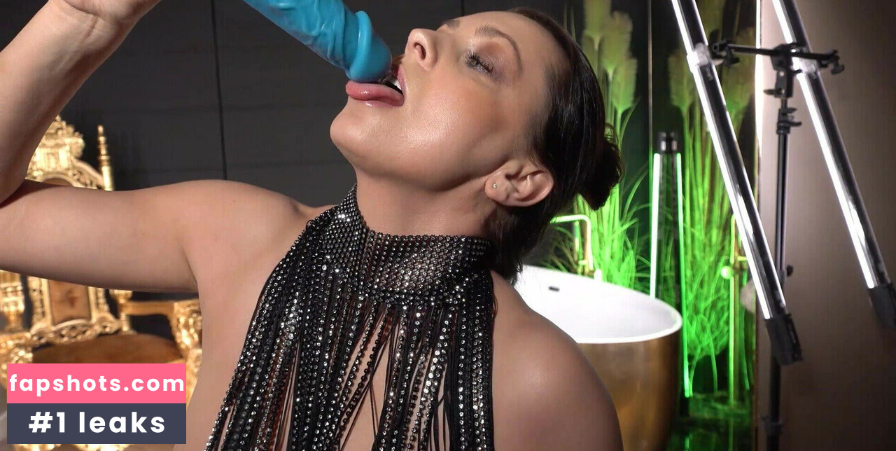 Ewa Sonnet gallery photo #140