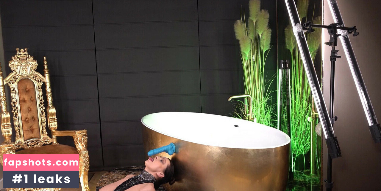 Ewa Sonnet gallery photo #144