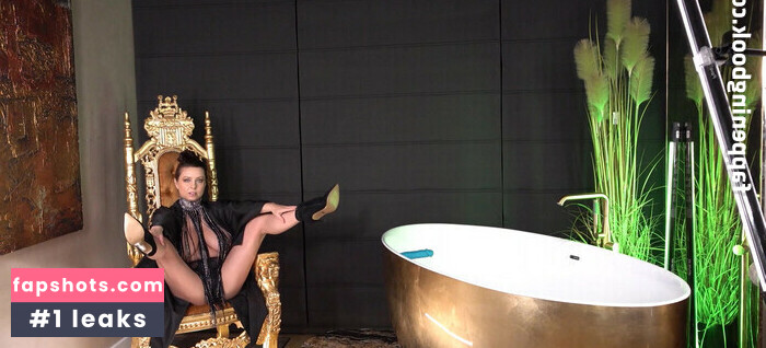 Ewa Sonnet gallery photo #146