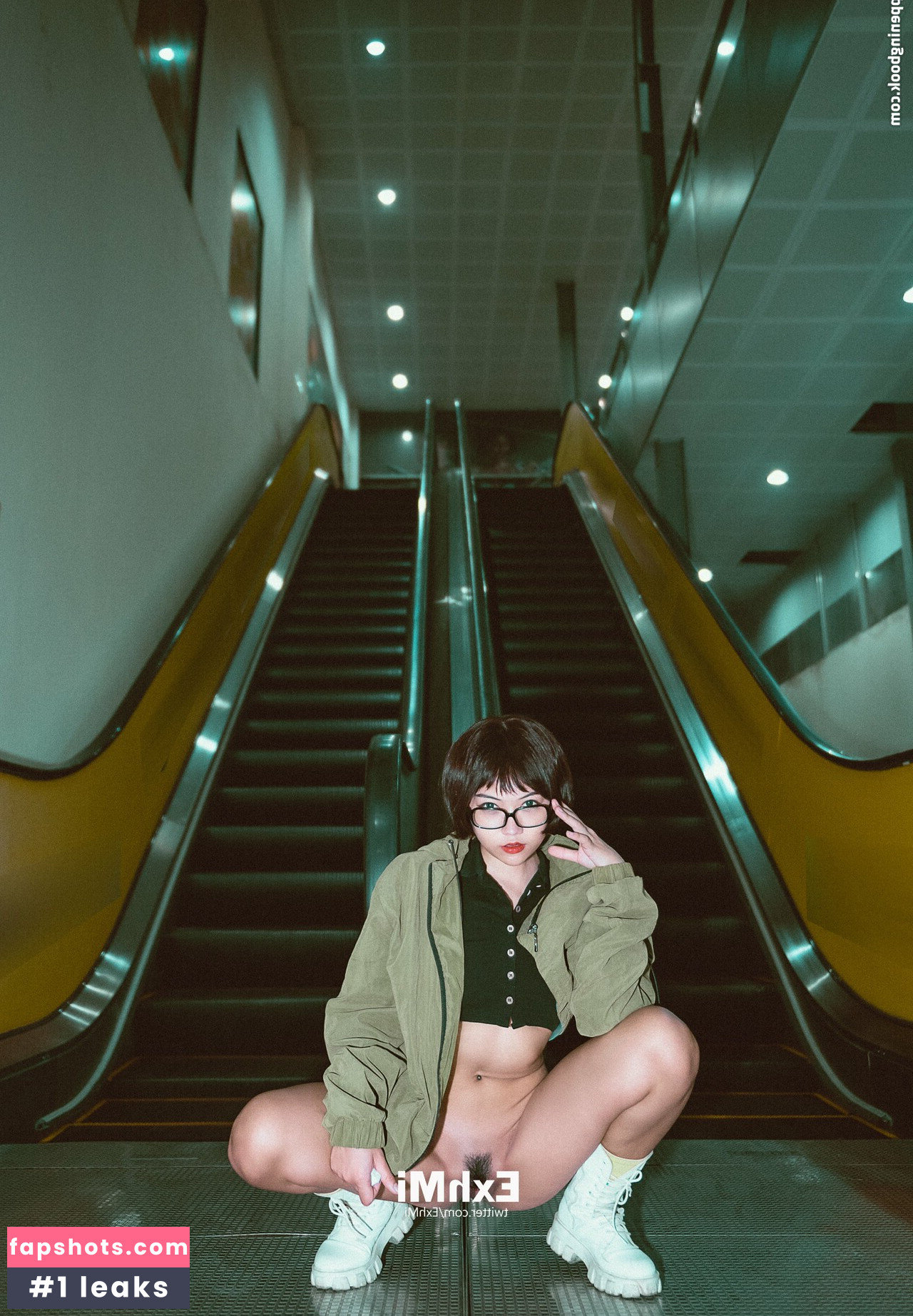 ExhMi nude babe gallery