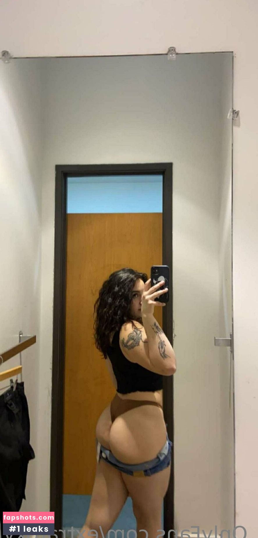 extraroxy nude babe gallery